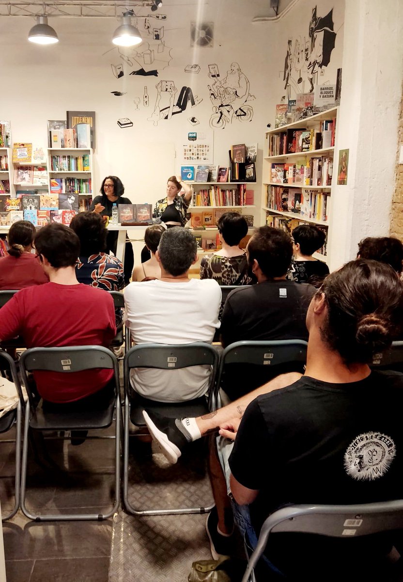 LuisaNotario's tweet image. 🏳️‍🌈Si no coneixeu la història d&apos;Elisa i Marcela, vos recomane el cómic de @TakiTakos que hui hem presentat en @LibBartleby
Molt importants estes iniciatives que ens representen a les dones LBT