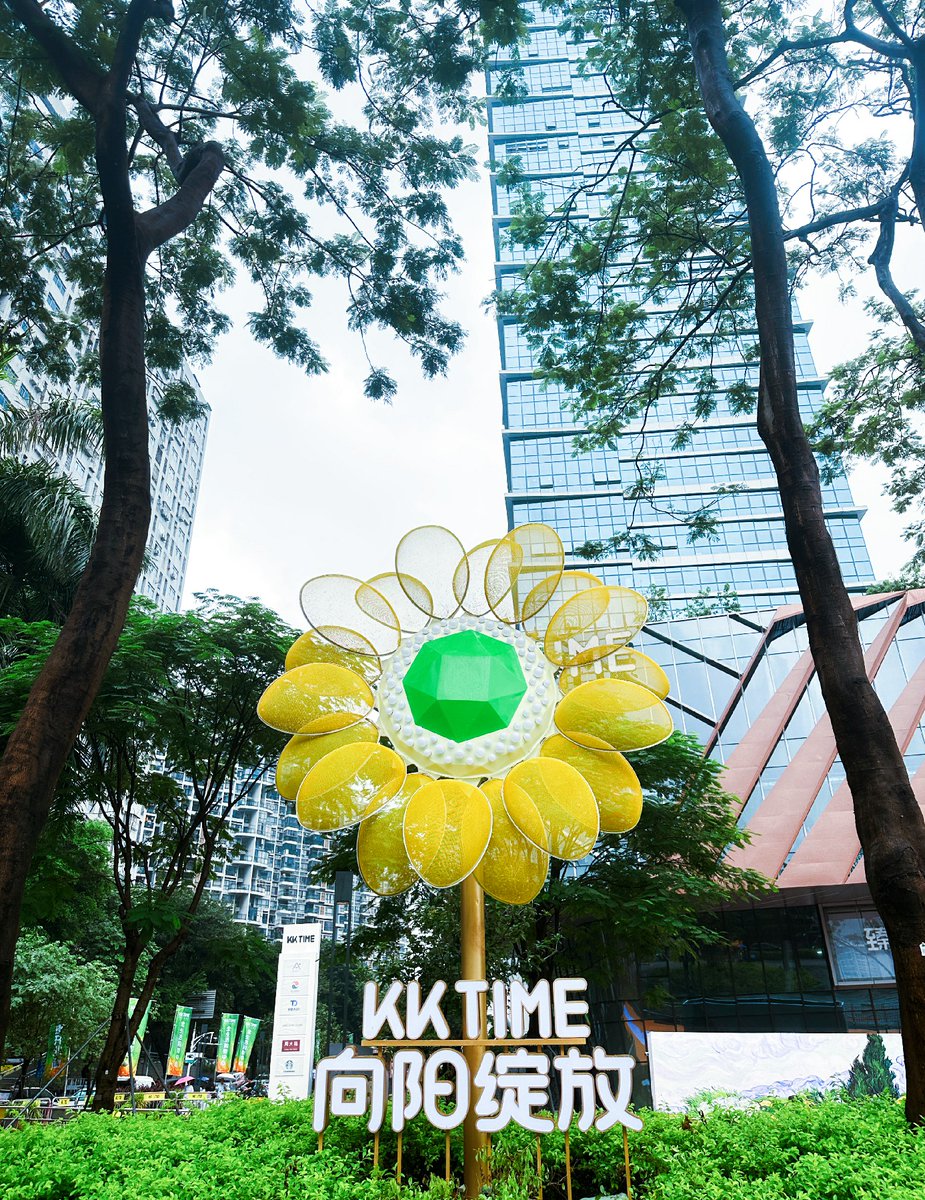 LuohuStyle's tweet photo. 🏛️Discover KK TIME, the brand-new, comprehensive shopping mall in #Luohu's #Shuibei community! 💎Designed with a focus on jewelry, it covers an area of 100 thousands square meters and boasts stunning park views. #FunInLuohu https://t.co/iUnehGsGqk