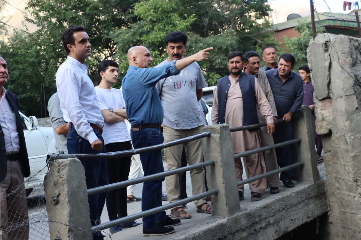 Glof2Pakistan's tweet photo. 📍National Project Director @GLOF2Pakistan, Syed Mujtaba Hussain visited gabion walls, irrigation channels, and CBDRMCs in the valleys of #GilgitBaltistan. These structures safeguard communities against GLOFs; fostering resilience in the face of #ClimateChange. 
@ClimateChangePK https://t.co/oagacjPcCu