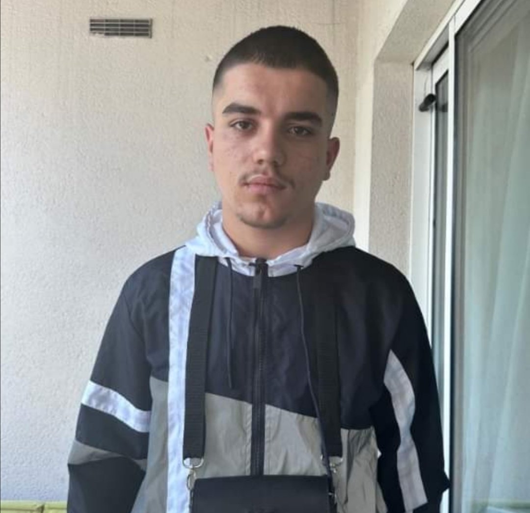 DublinTimes_ie's tweet photo. Gardaí are seeking help in locating 16 year-old Orget Muja. Last seen in Blackhorse Ave area of Dublin on Saturday, 9th September, 2023. 
Orget is 5’ 8” in height, slim build, short black hair &amp; brown eyes. wearing a black/white rain jacket, blue jean shorts &amp; black runners. https://t.co/qvUAXKStbX