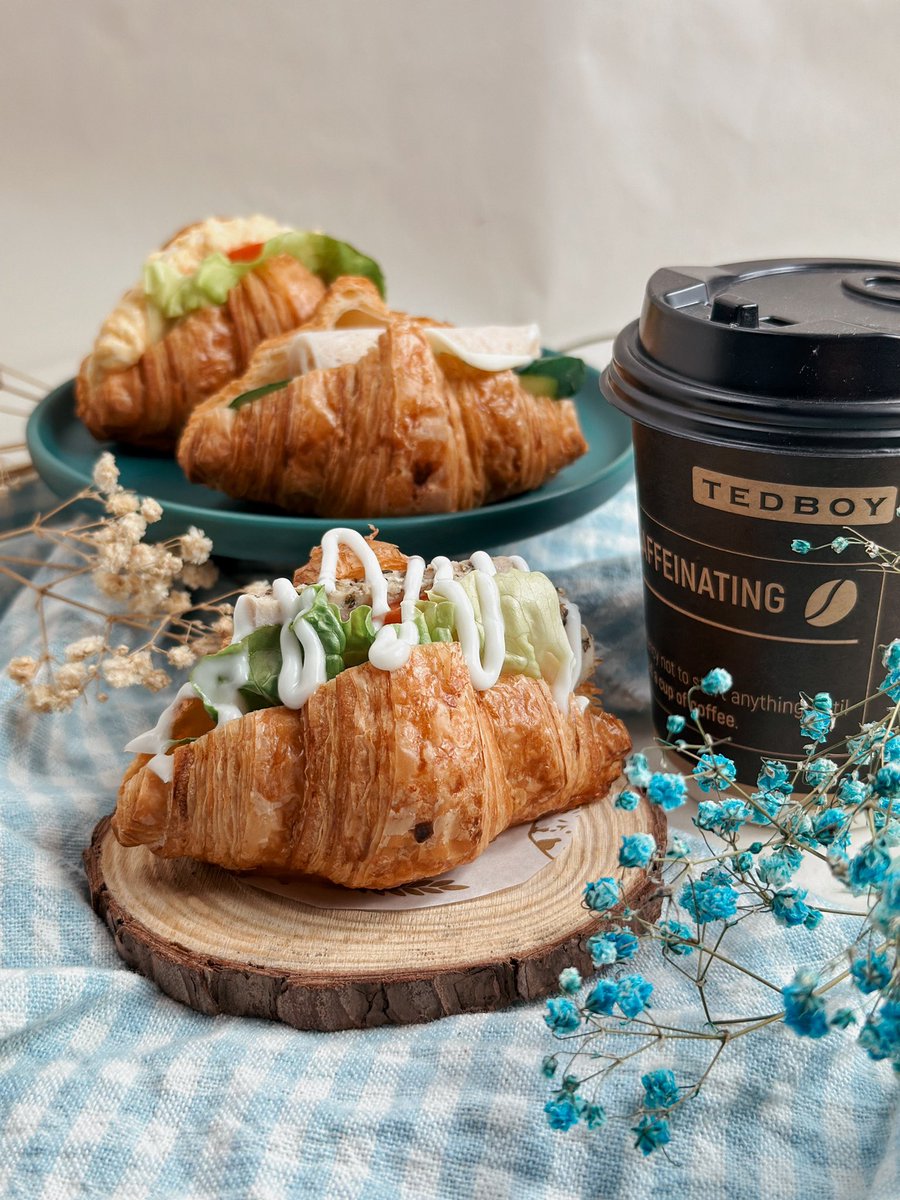 tedboybakery's tweet image. Mini croissant sandwiches and a cup of coffee – a simple yet delightful pairing. These petite treats remind us that joy can be found in life's simplest pleasures. 🥐☕✨

#tedboy #CroissantLove #minicroissant #sandwich #teatime #coffee #foodaesthetics #foophotography