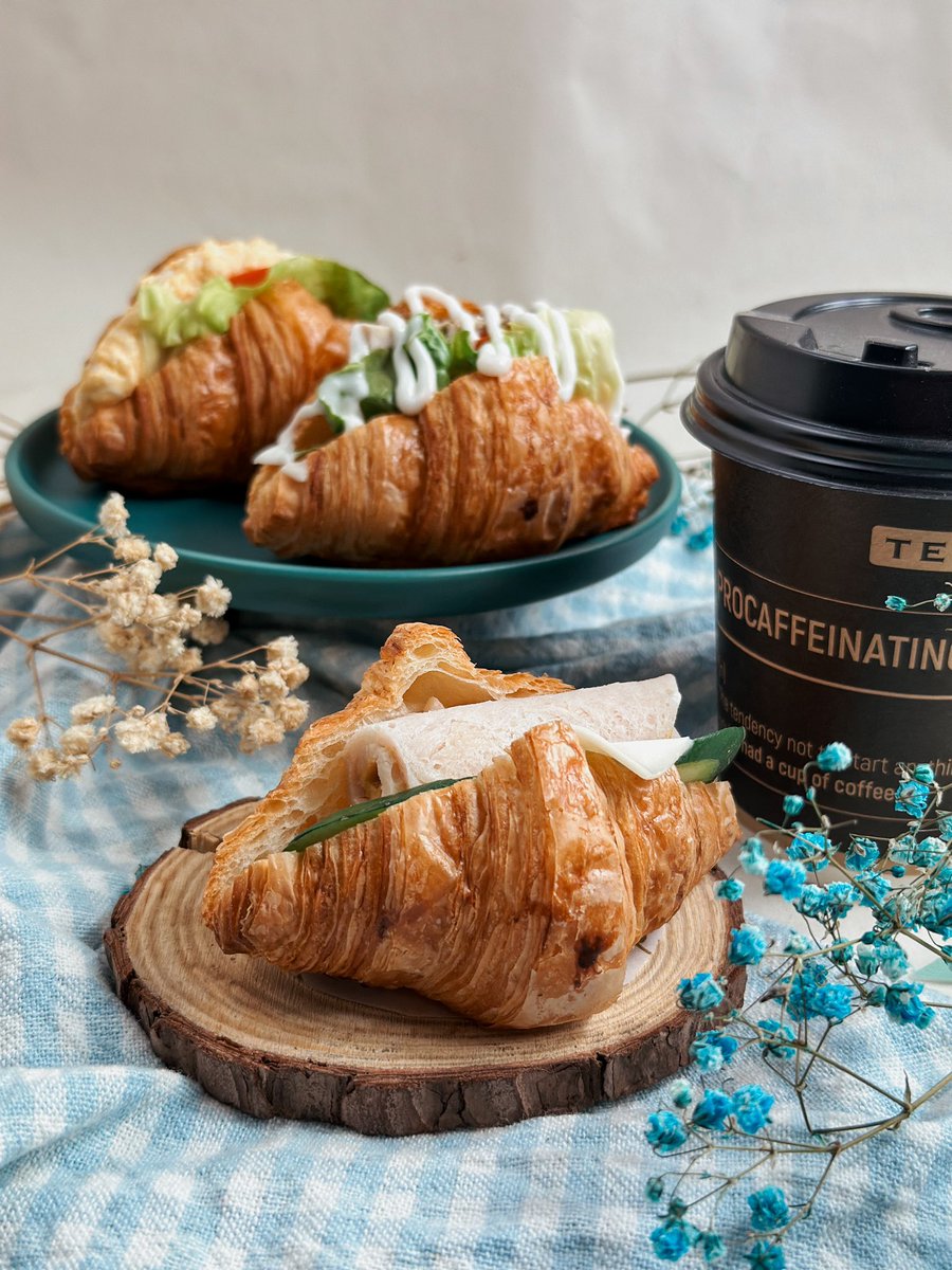 tedboybakery's tweet image. Mini croissant sandwiches and a cup of coffee – a simple yet delightful pairing. These petite treats remind us that joy can be found in life's simplest pleasures. 🥐☕✨

#tedboy #CroissantLove #minicroissant #sandwich #teatime #coffee #foodaesthetics #foophotography