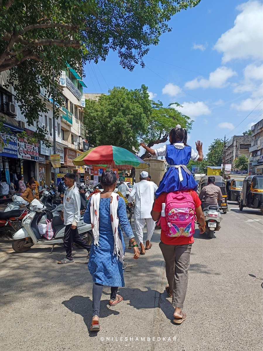 NileshAmbedkar1's tweet image. Street Photography!

#Nashik
#MGRoad