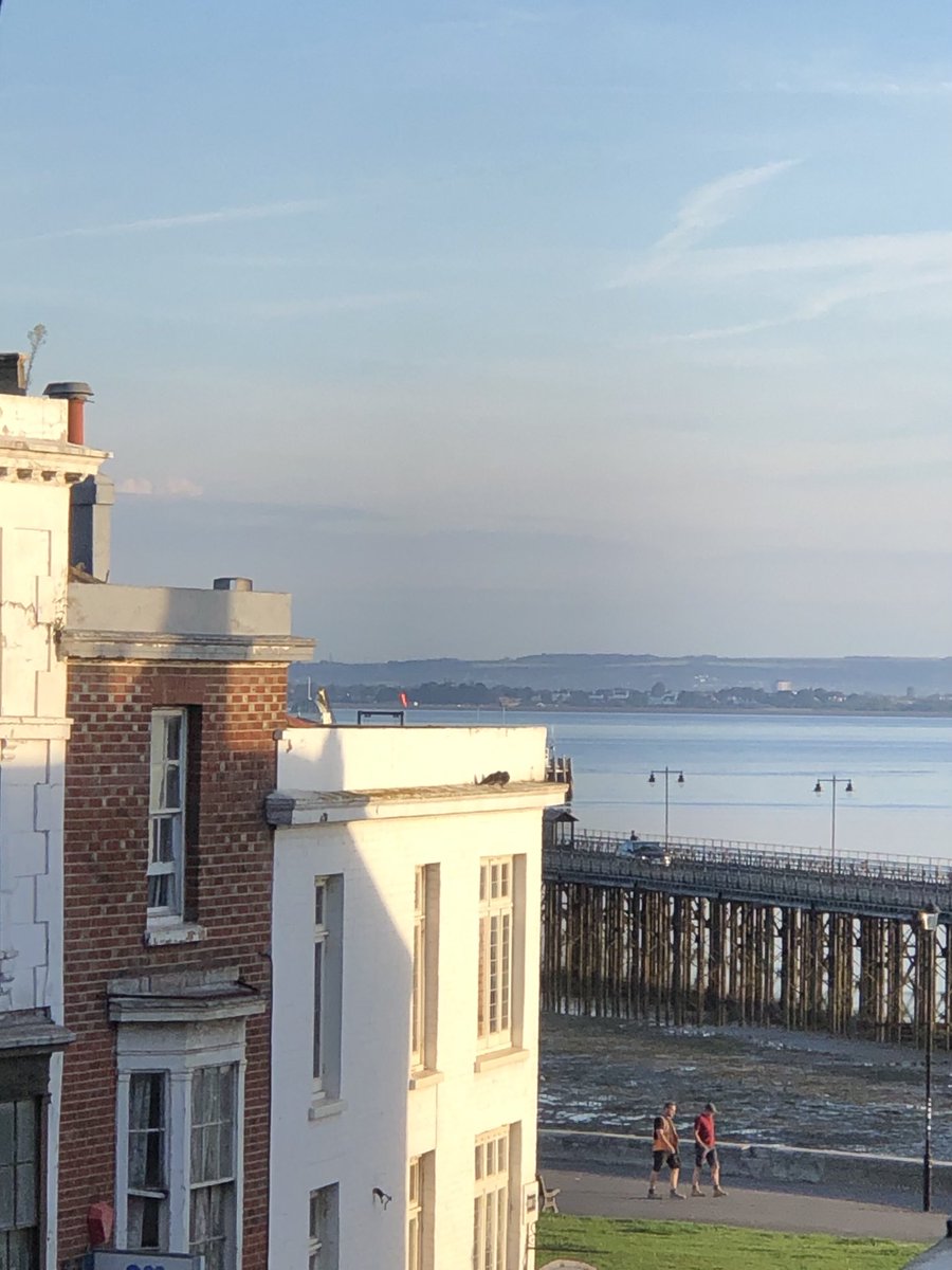 Wednesday morning sky. #UnionStreet #Ryde #Solent #WindowSeatView #IOW 🌤️