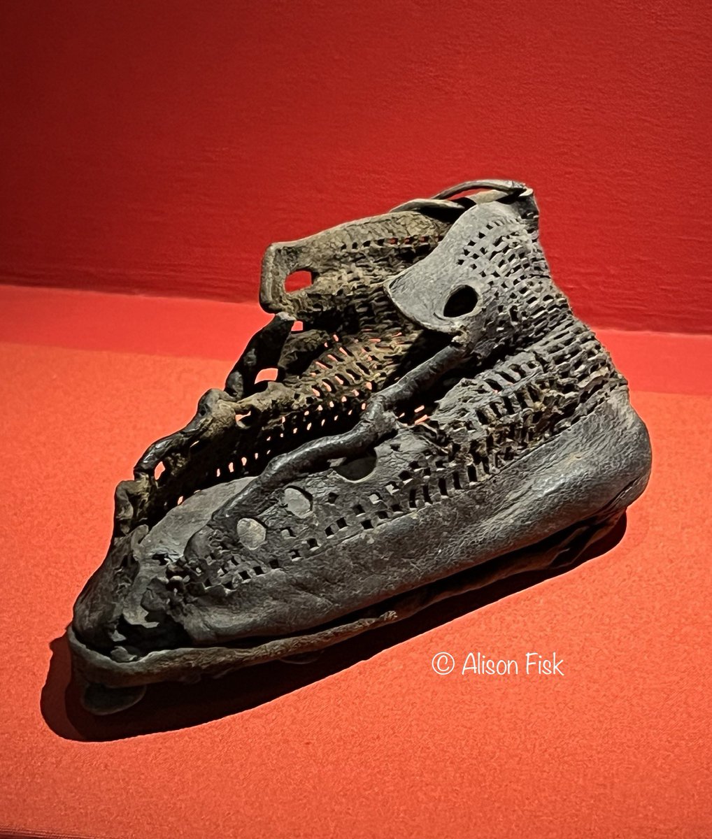 A tiny 2,000 year-old Roman leather baby boot. Excavated from the Commanding Officer’s residence at Vindolanda fort. Dated to around AD 100, when Flavius Cerialis, prefect of the ninth cohort of Batavians, lived at the fort with his family. #RomanFortThursday #Archaeology