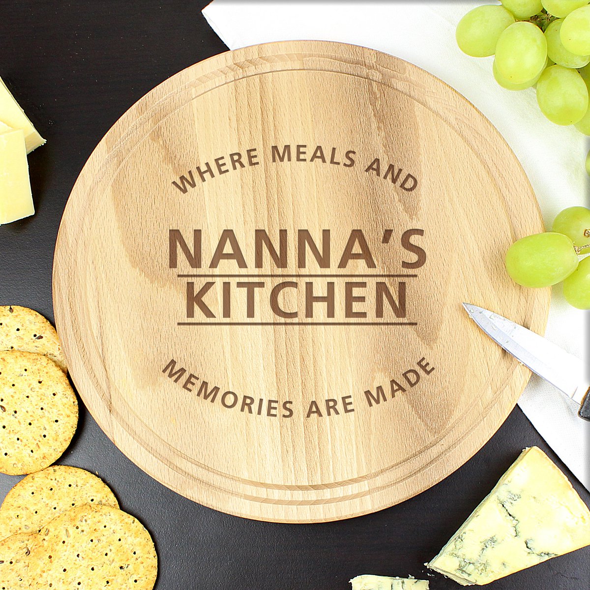 Personalised with any name, this wooden chopping board is a great gift idea for someone who enjoys cooking lilyblueuk.co.uk/personalised-m…

#giftideas #cooks #kitchen #choppingboard #personalised #shopindie #earlybiz