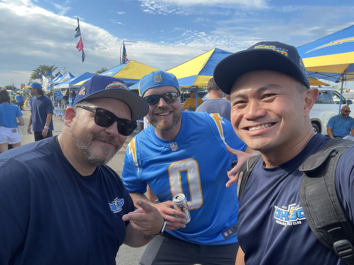 sdjoe21's tweet photo. #BOLTDADDIES Reunion https://t.co/Kl5kzYDDQq