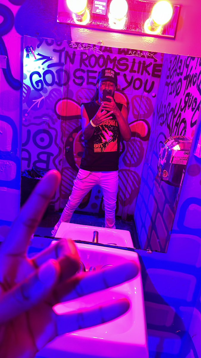 Tiny✌🏽👍🏽 tweet media
