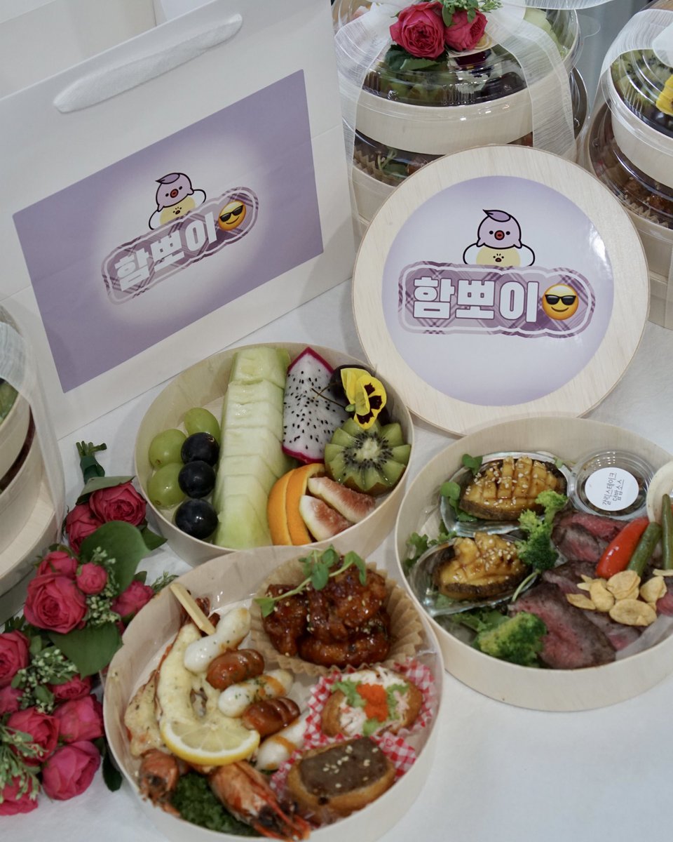 asameasyou's tweet photo. 크래비티의 컴백을 축하하기 위해 
맛있는 간식과 떡케이크를 준비했어요 ٩꒰｡•◡•｡꒱۶ 
맛있게 먹고 남은 활동도 파이팅하기✊🏻💜 https://t.co/ZlO8ZhLR7J