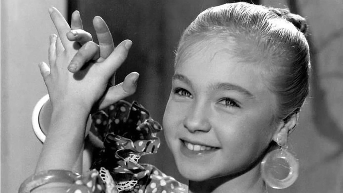 MARISOLpepaflor's tweet photo. Hola! Soy Pepa Flores, conocida artísticamente como Marisol, nací el 4 de febrero de 1948 en Málaga, España. Desde temprana edad demostré un gran talento en el mundo del espectáculo, convirtiéndome en una destacada cantante y actriz en la década de 1960. https://t.co/RMqUuJwx1S