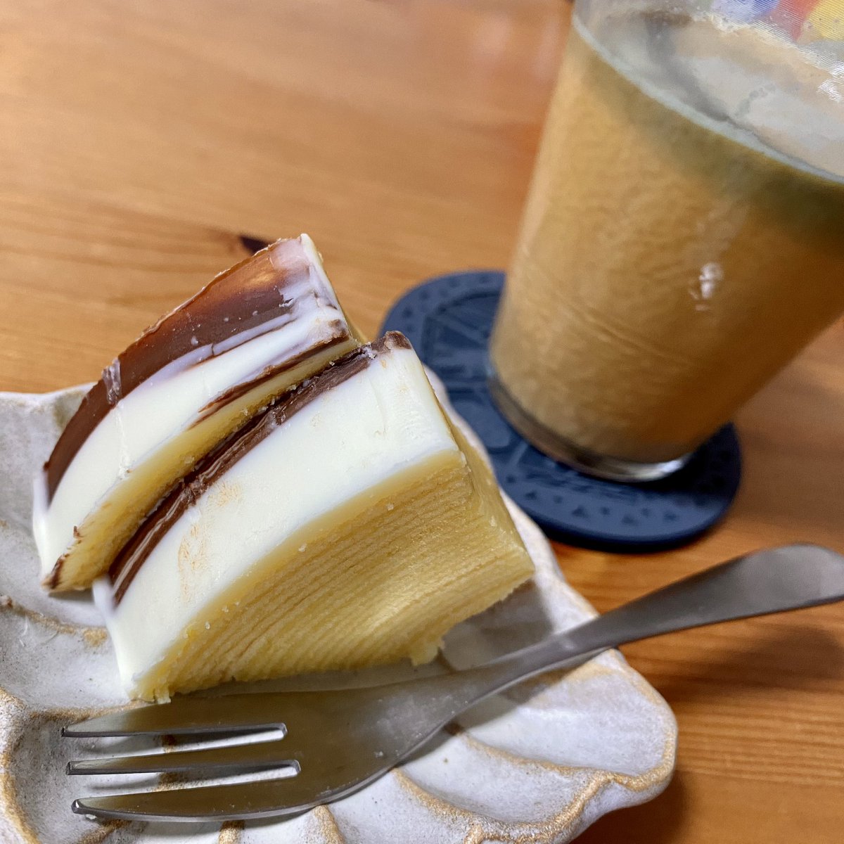 残暑が続きますね
今日のおやつはバームクーヘン
アイスコーヒーがすすみます😋
 #三方六