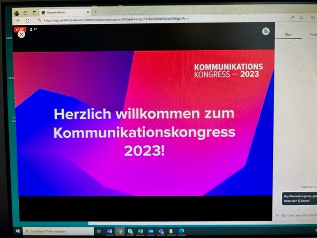 Sonst saß ich mehrfach selbst im „Vogelnest“ unter der Kuppel im Orga-Team als Chefredakteurin des <a href="/KOM_Magazin/">KOM</a> , jetzt verfolge ich ihn digital: Hepp zum #kkongress23, dem Klassentreffen der Branche. Gutes Gelingen allen vor und hinter den Kulissen! #kommunikationskongress