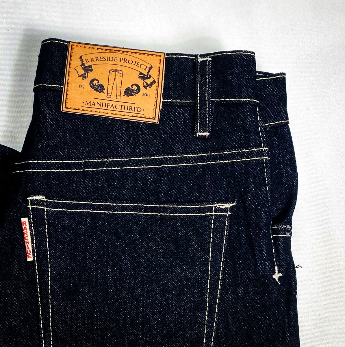 Bismillah sugan aya rezeki na didieu.
Denim Shellstitch / Accent Selvedge
Black Coated &amp; Black Garment Stretch
Rp 100.000 Ngabisin aja