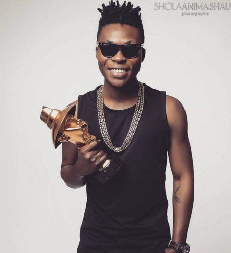 Who still remembers that time when Lil Kesh was making mad money for YBNL with just “Skeeborobo skeebo yeba! Osheeeyyy Baddest” ?

And then came Reekado Banks winning the Headies and that ended his career.

I have nothing against Reekado Banks and Don Jazzy but the thing pain me