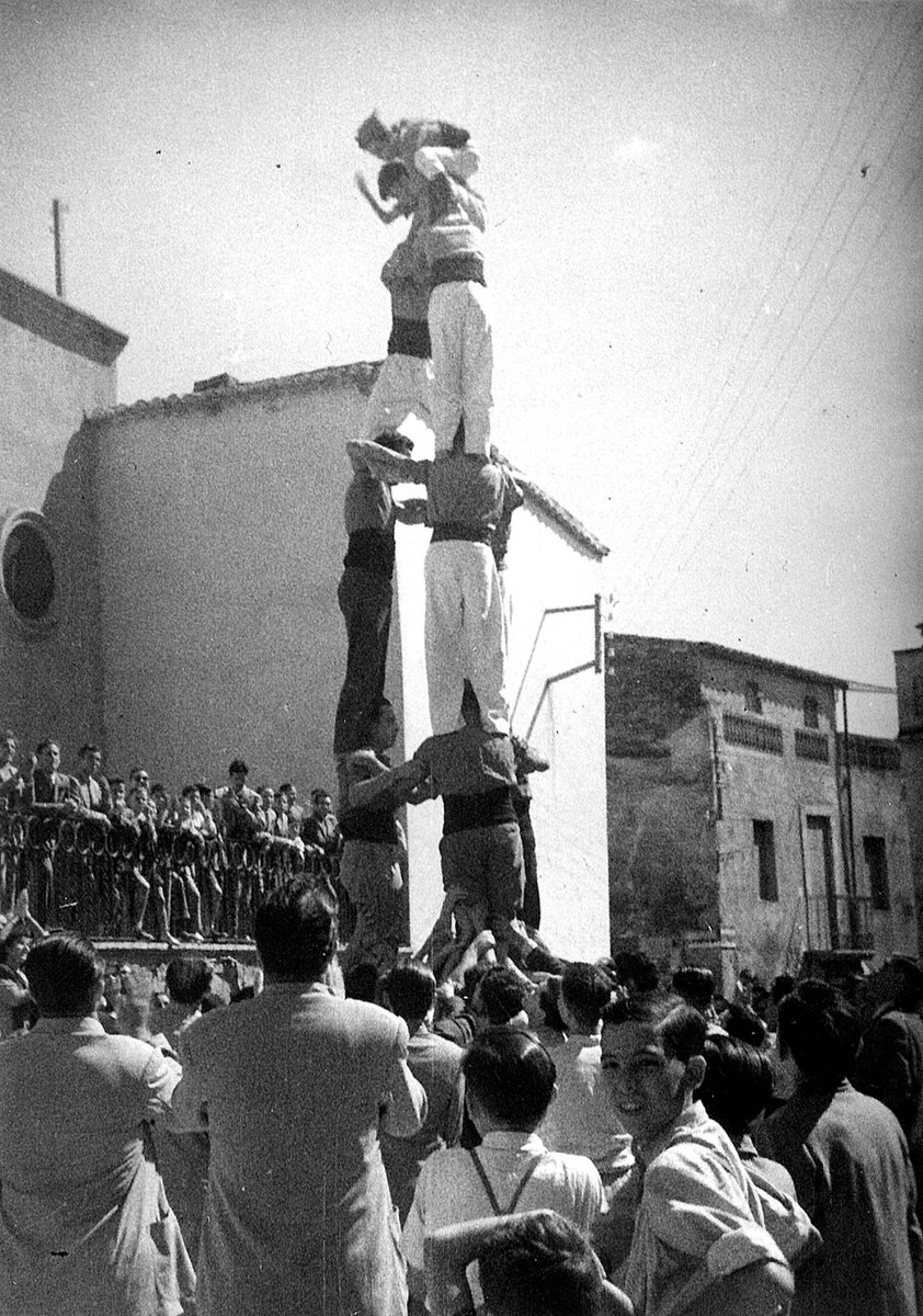 Verds's tweet photo. Per molts anys, colla! 🎂

Avui, 14 de setembre, fa exactament 75 anys de la nostra primera actuació. Per commemorar-ho, aquest vespre a les 20h tornarem allà on va començar aquest meravellós viatge, a Sant Cugat Sesgarrigues!

#castellers #castells #mésverdsquemai #75verds https://t.co/6CBU1DQ1A1