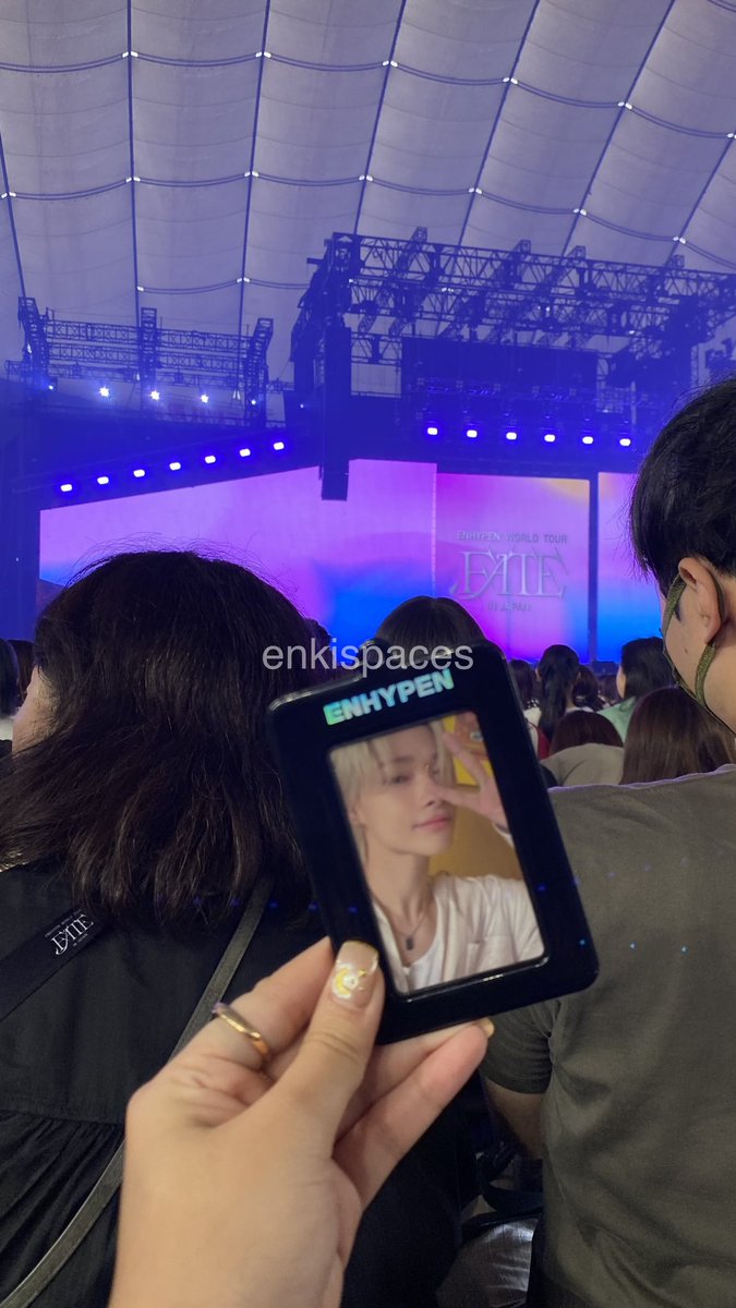 OUR SEAT MATE IN VIP/SC, A BABY J-ENGENE (7 Y/O), REALLY ADORED US SO MUCH AND SHE FOUND OUT I’M NI-KI BIASED SO SHE GAVE ME HER NI-KI ENGENE ZONE PC 😭 I LITERALLY CRIED SO MUCH WHEN SHE GAVE IT TO ME AND SHE HUGGED ME SAYING “PLEASE DON’T CRY” 😭