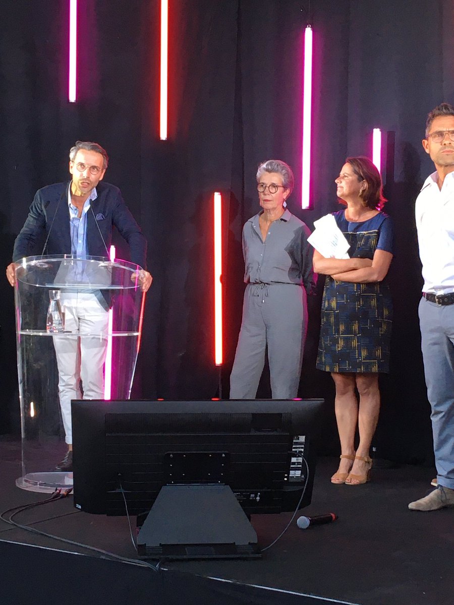 alex_tbo's tweet photo. L’été est achevé mais la saison culturelle de notre si dynamique région se poursuit en grande pompe avec l’inauguration à Nantes de #scopitone festival unique en son genre alliant musique electro et arts numériques ! La liesse du grand public était palpable ! https://t.co/lEnMOhV0iW