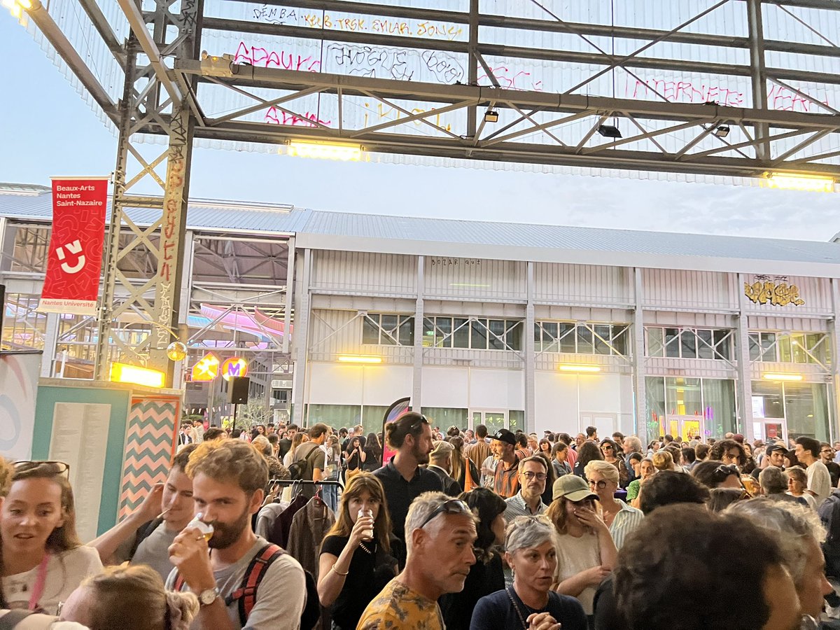 alex_tbo's tweet photo. L’été est achevé mais la saison culturelle de notre si dynamique région se poursuit en grande pompe avec l’inauguration à Nantes de #scopitone festival unique en son genre alliant musique electro et arts numériques ! La liesse du grand public était palpable ! https://t.co/lEnMOhV0iW