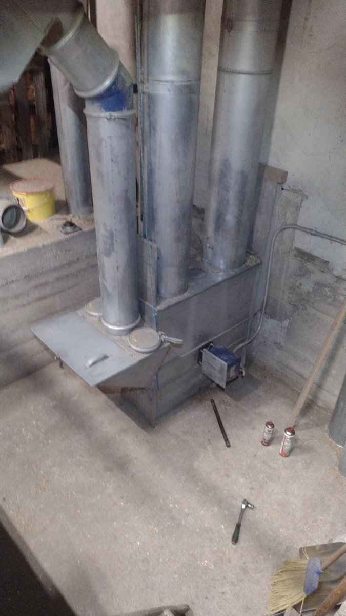 Kesken kuivauksen alkoi jurinaa kuulumaan elevaattorin alapäästä. Pikainen iltapäiväretki Somerolle ja iltapuhteina akselinvaihto ja taas jatkuu kuivaukset. #arskametalli