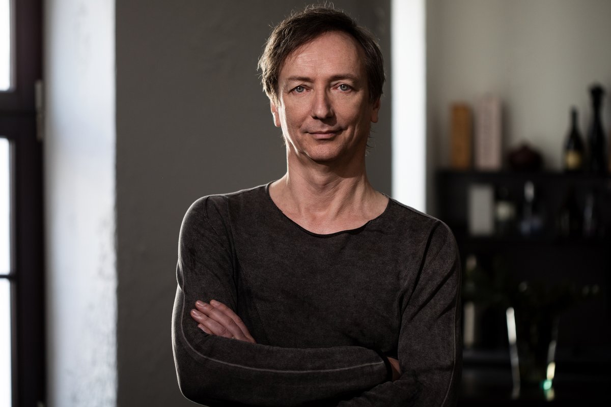 zurichfilmfest's tweet image. #ZFF2023 honors two outstanding personalities with a Career Achievement Award. ZFF says thank you to producer Michel Merkt, who will present his last movie PASSAGES. Also, Oscar winner Volker Bertelmann will be honored in the context of the #IFMC. @tonhalle @hauschkamusic