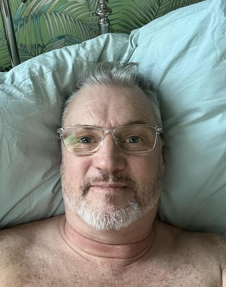 G2D2G's tweet photo. Good Morning! I’m awake, my sidekicks are NOT! #ThursdayMotivation #jackapoos #londonlife #hithergreen #LGBT #hipreplacementrecovery #notjustforoldpeople #lovemydogs https://t.co/ZAVwIkifPt