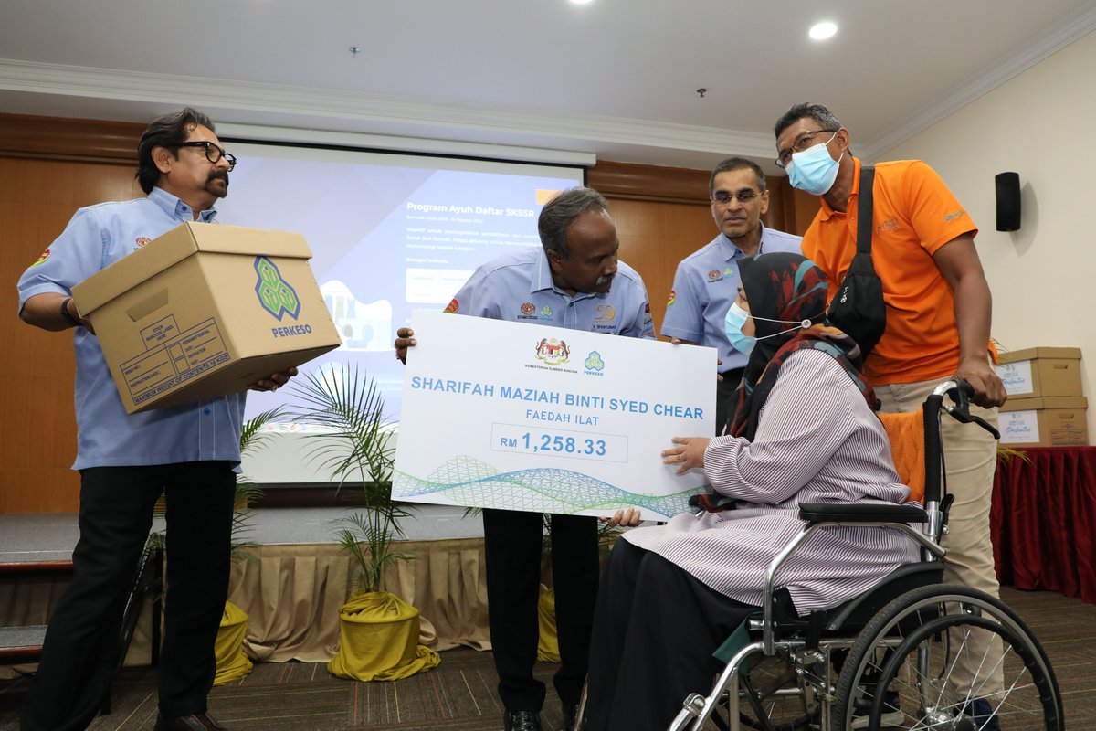 PERKESOofficial's tweet photo. KUNJUNGAN MENTERI SUMBER MANUSIA KE PERKESO NEGERI PERAK &amp; PENYERAHAN BANTUAN KEPADA ORANG BERINSURANS PADA 13 SEPTEMBER 2023

PERKESO itu Prihatin, Prihatin itu PERKESO

#PERKESO #ziarah #faedahSIP #faedahPERKESO https://t.co/Gvety2ZAD6