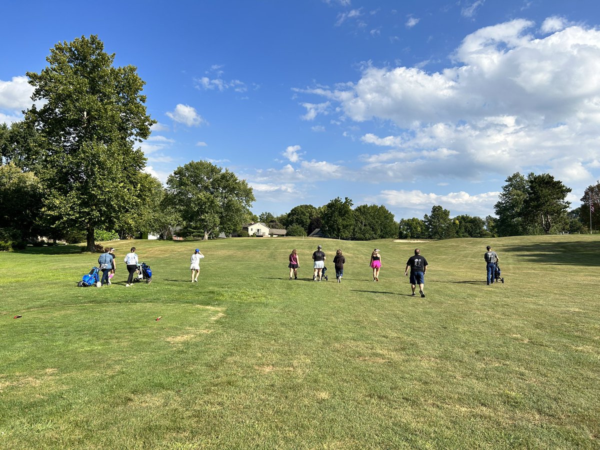 This evening we had a fun time playing some holes, girls got to choose a caddy, and had sectional dinner 💙 A good time was had by all! Now onto sectionals this Friday at Coyote Crossing!