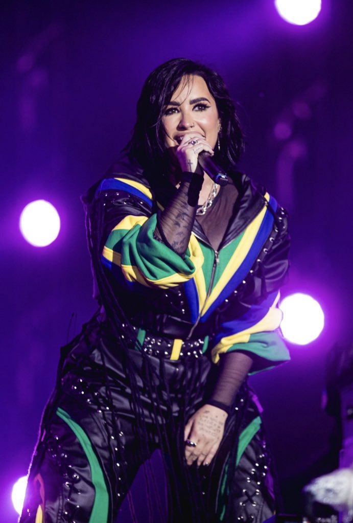 justcatchmedemi's tweet photo. Demi Lovato is currently performing at Dreamforce 2023, in Downtown San Francisco. https://t.co/ECRLLEDBxR