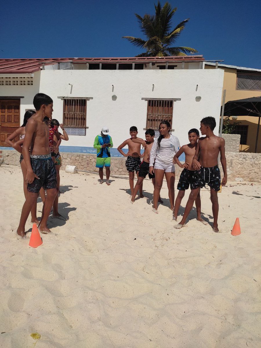 AzulVenezuela's tweet photo. Ya instalado el festival playero en el Parque Nacional Archipiélago Los Roques.
El paraíso azul es tu mejor destino.
¡Los Roques Somos Todos! @ACoronadoVzla https://t.co/WRPhpKPfsy