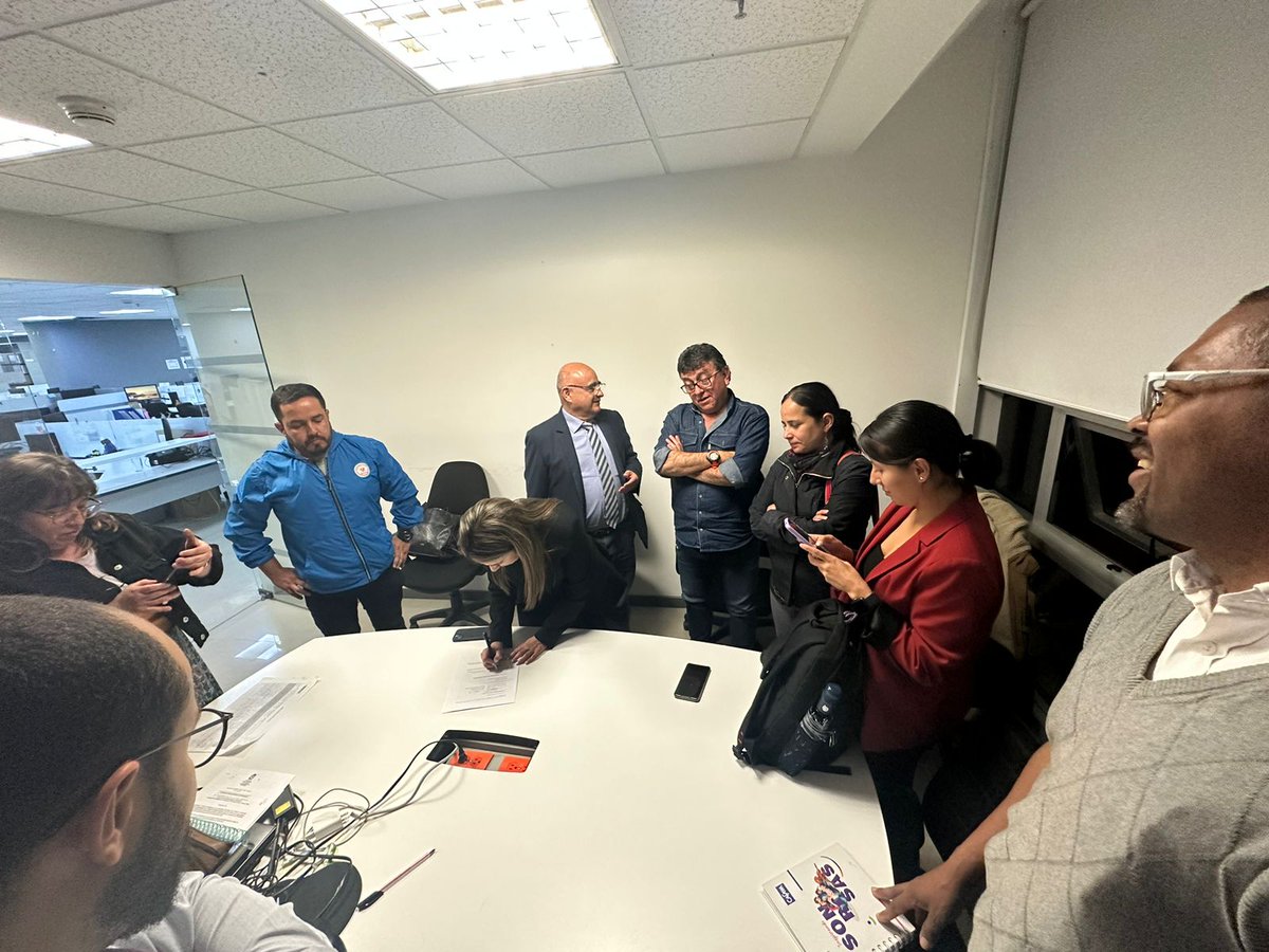 sintraunal_paz's tweet photo. Hoy se celebró un acuerdo entre Sintraunal y la dirección de la UNAL, con el reintegro del compañero que había sido ilegalmente desvinculado, violando el fuero circunstancial. 
Con la lucha se defienden los derechos laborales ¡Viva SINTRAUNAL! https://t.co/3Hce0MIwrb