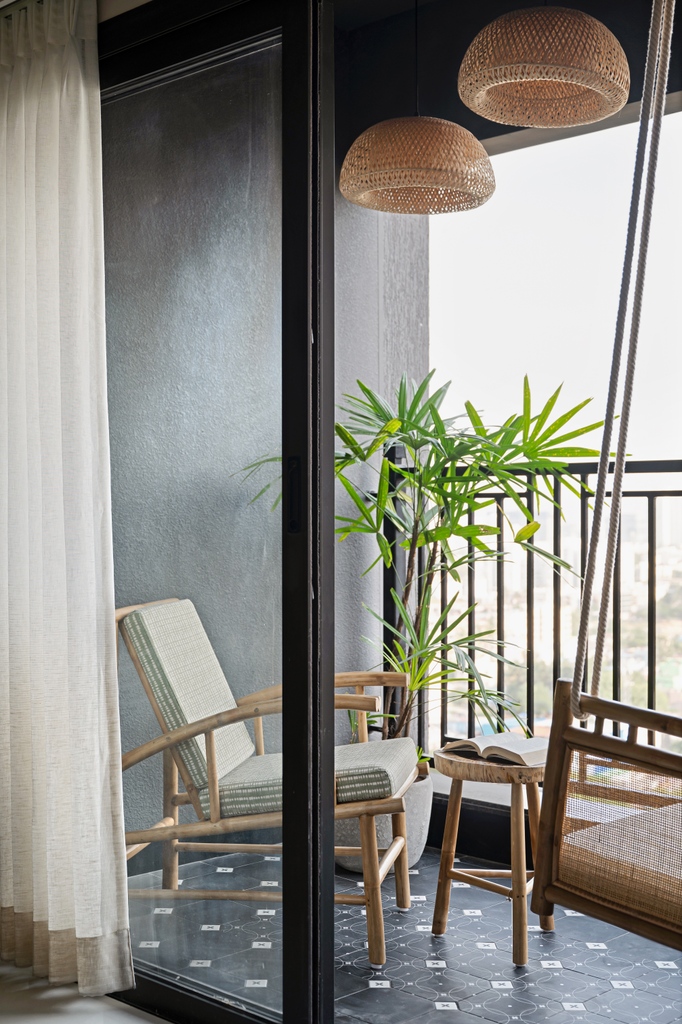 elledecorindia's tweet photo. #EDHomes Studio Ipsa sculpts a haven in #Bangalore with nature-inspired aesthetics
#elledecor #elledecorindia #hometour #tropicaldesign #bangalorehome #interiordesign #architecture #studioipsa #natureinspired https://t.co/ZwPCX2LbND