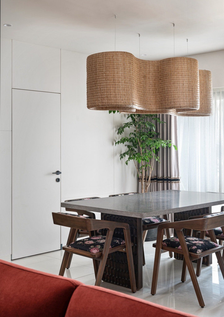 elledecorindia's tweet photo. #EDHomes Studio Ipsa sculpts a haven in #Bangalore with nature-inspired aesthetics
#elledecor #elledecorindia #hometour #tropicaldesign #bangalorehome #interiordesign #architecture #studioipsa #natureinspired https://t.co/ZwPCX2LbND