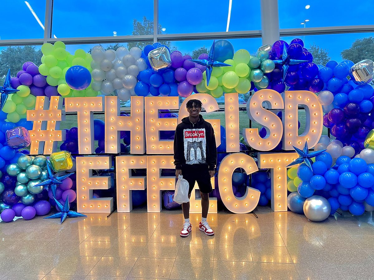 🌟 GISD College Night 2023🌟
Thank you @gisdcounseling for the opportunity to start planning for the future! 
👨🏾‍🎓@austinwyoung_ Class of 2025 🎓 @SHS_Mustangs 🧡💙
#TheGISDEffect #ExperienceTheMagic