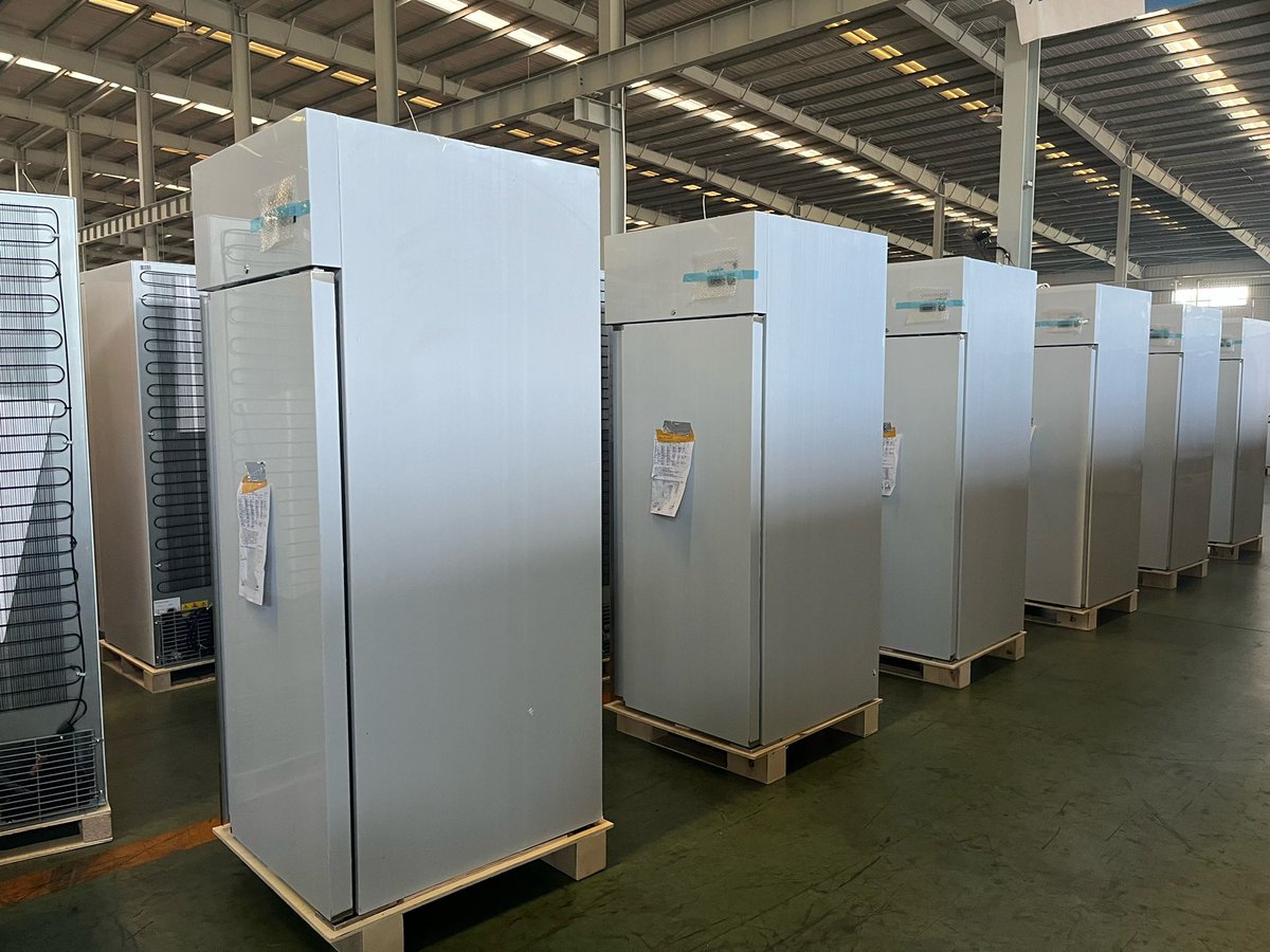 GN650TN ventilated GN cabinet   #foodequipment #commercialrefrigerator #kitchenequipment #commercialequipment #hostmilano  #refrigeration
