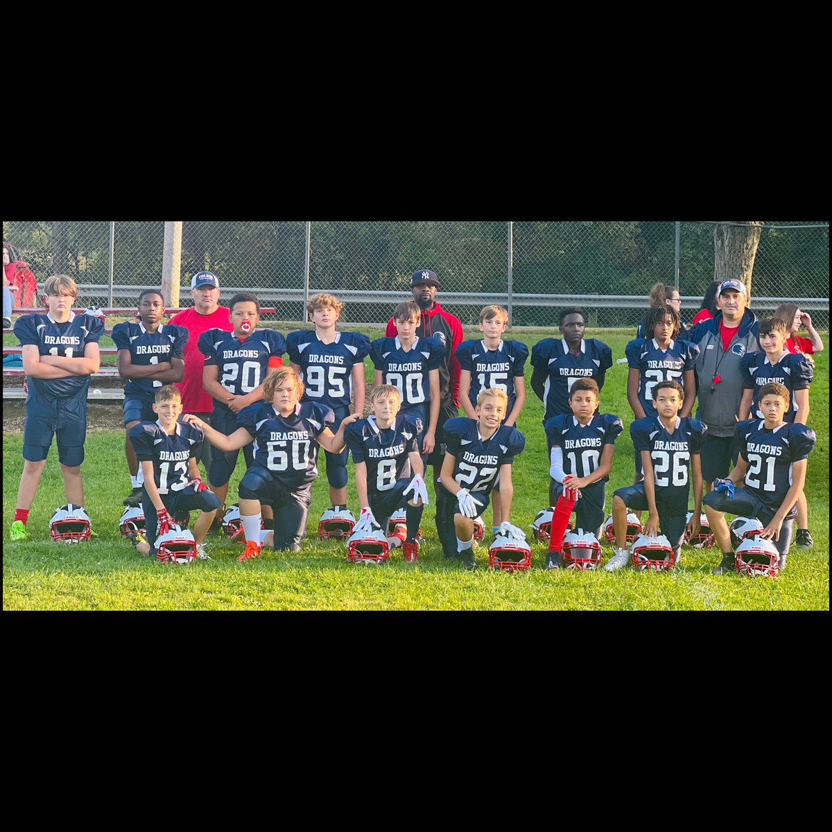 ashley_H_1112's tweet photo. Love watching these boys play! #midgetfootball #footballmom #mybaby #pictureday https://t.co/QMR7PiHNyk