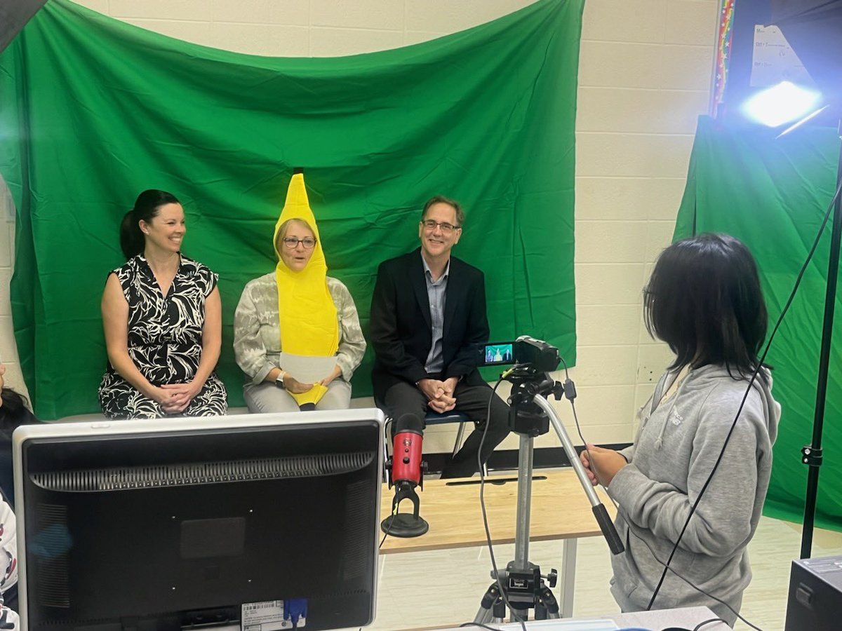 When the assistant principals join the principal for Peacher Feature on student morning broadcast, silly things happen! What a great start to our day. 🍌🎉💙#ecsdfaithinspires #ecsd #principallife