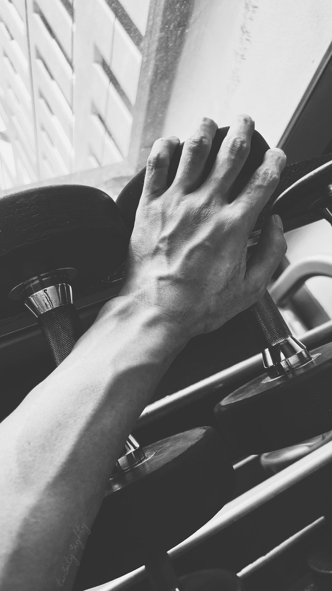 I should be grasping your neck with desire, not dumbbells with fatigue. https://t.co/odpfNl7O5g