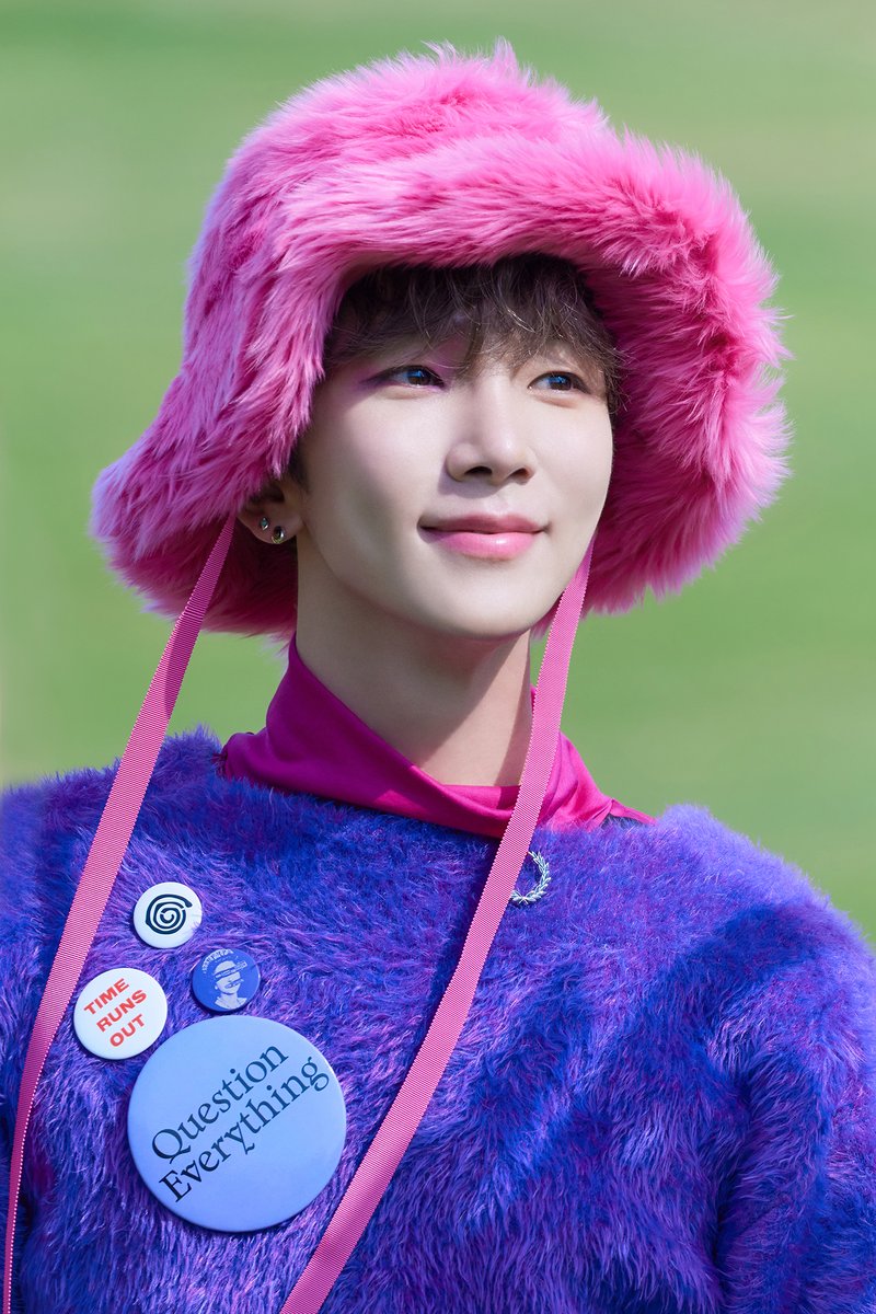 unravelingsky's tweet photo. new behind the scenes photos from kibum's good &amp; great mv shooting 🩷

#KEY #키 #SHINee #샤이니 https://t.co/ZfRBzSqqCP