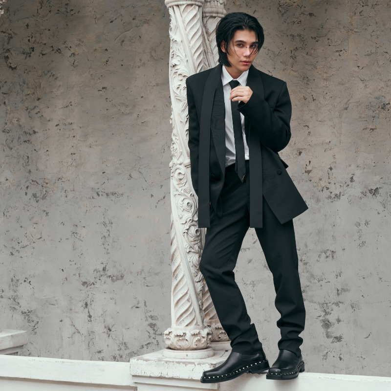 ValentinoTH's tweet photo. พบกับ @jeffsatur @_mindtiya @nichameen8 และ @lpcynl ในโททัลลุคจากคอลเล็กชัน #ValentinoBlackTie พร้อมคอมพลีทลุคด้วย #ValenTie และกระเป๋า #VALENTINOGARAVANI #RockStud ที่สะท้อนตัวตนอันเป็นเอกลักษณ์ได้อย่างลงตัว

รับชมภาพเพิ่มเติมได้ทาง LINE Voom