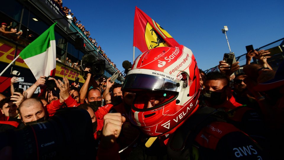 Yuki_Fzero's tweet photo. E soprattutto ringrazio la squadra che mi ha regalato la vittoria oggi, che non è solo mia, appartiene a tutta la squadra, grazie ragazzi.

Per alcuni il secondo pilota, per altri il pilota

#forzaFerrari https://t.co/bnKGVfCdqI