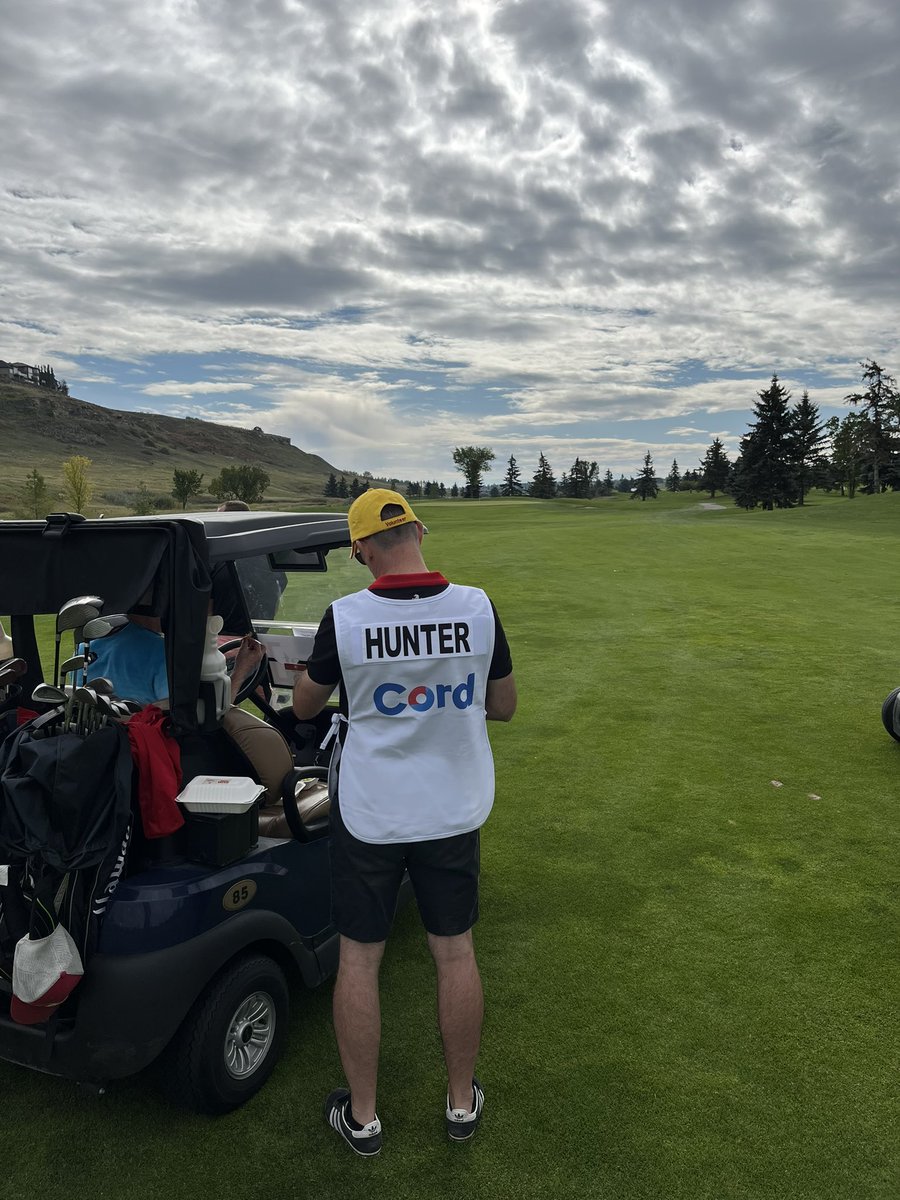 hockey_tr's tweet image. Flames Celebrity Charity Golf Classic. Hockey Hereos Buddies + Skylar who has spent a lot of time at Flames Rotary House. Volunteers, Flames Players our Alumni, Sponsors and Golfers Bravo @nhlflames @flamesalumni @nhlalumniassociation @woodridgeford @worleycord_ @eauclairecraft