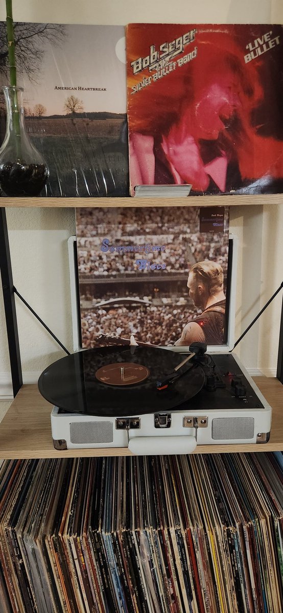 2009Chief's tweet photo. Can't beat some @zachlanebryan on vinyl https://t.co/jA13u1Bzqy
