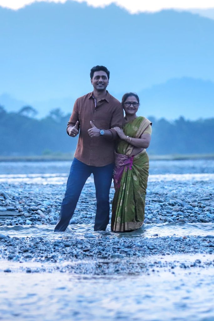 idevadhikari's tweet photo. In between shooting some FAMILY time ❤️ https://t.co/6PpvU4gick