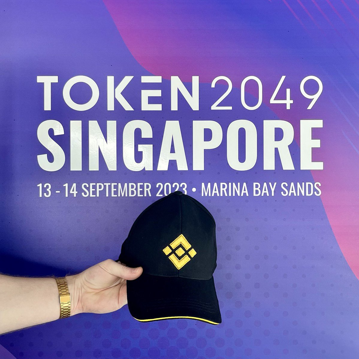 binance's tweet photo. It's the second day of @Token2049! 

We have a day of fireside chats lined up, starting with @cz_binance's virtual chat with @balajis. https://t.co/GSZYKOnvVZ