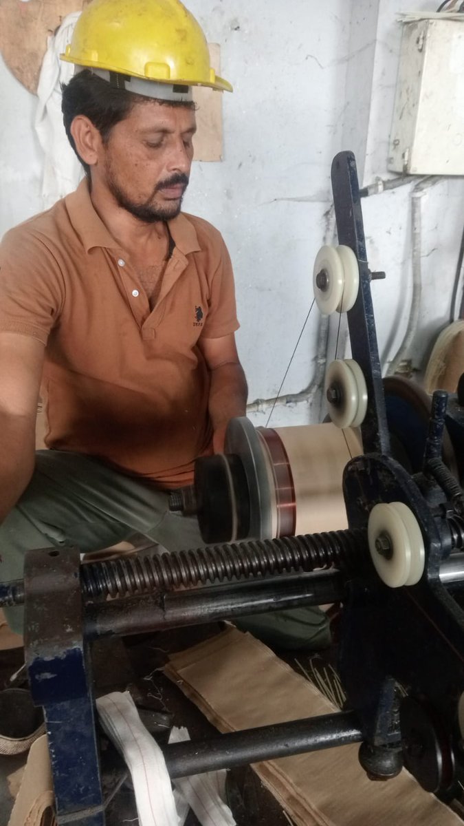 <a href="/dvvnlhq/">Dakshinanchal Vidyut Vitran Nigam Limited</a> <a href="/mduppcl/">MDUPPCL</a> <a href="/UPPCLLKO/">UPPCL</a>  <a href="/MDDVVNL/">MD DVVNL AGRA</a> <a href="/UppclChairman/">CMD UPPCL</a> <a href="/DvvnlDirectorT/">Dvvnl Director Technical, B M Sharma</a> @DvvnlWorkshop <a href="/BathamDeep/">AE (raid)-Eudd(raid&hr) Meerut</a> <a href="/eeedd1agra1/">eeewdagra</a> <a href="/sumitku91593268/">sumit kumar AE WS Mainpuri</a> आज दिनांक 14/09/2023 को विद्युत कार्यशाला शिकोहाबाद पर परिवर्तक मरम्मत का कार्य पूर्ण साफ-सफाई एवं उच्च गुणवत्ता के साथ प्रारंभ कराया गया।