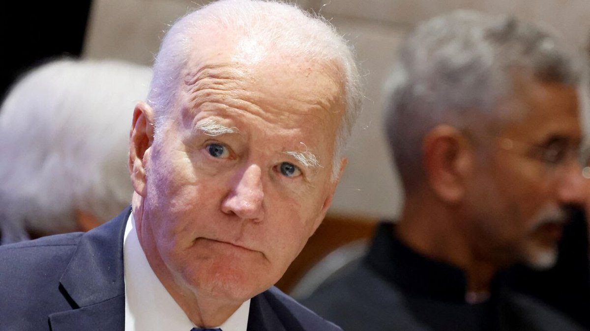 AlertaMundoNews's tweet photo. 🇺🇸 | La Casa Blanca de Biden hace un llamado urgente a los medios de comunicación en medio del juicio político.

Ian Sams, portavoz de la Casa Blanca, ha emitido un memorando que ha atraído la atención de los medios y el público. En este documento, se insta a los líderes editoriales de las principales organizaciones de noticias de Estados Unidos a aumentar su escrutinio sobre los republicanos de la Cámara que han iniciado una investigación de destitución basada en lo que la Casa Blanca considera mentiras. 

La administración argumenta que no se ha presentado evidencia sustancial que respalde las acusaciones contra el Presidente Biden.