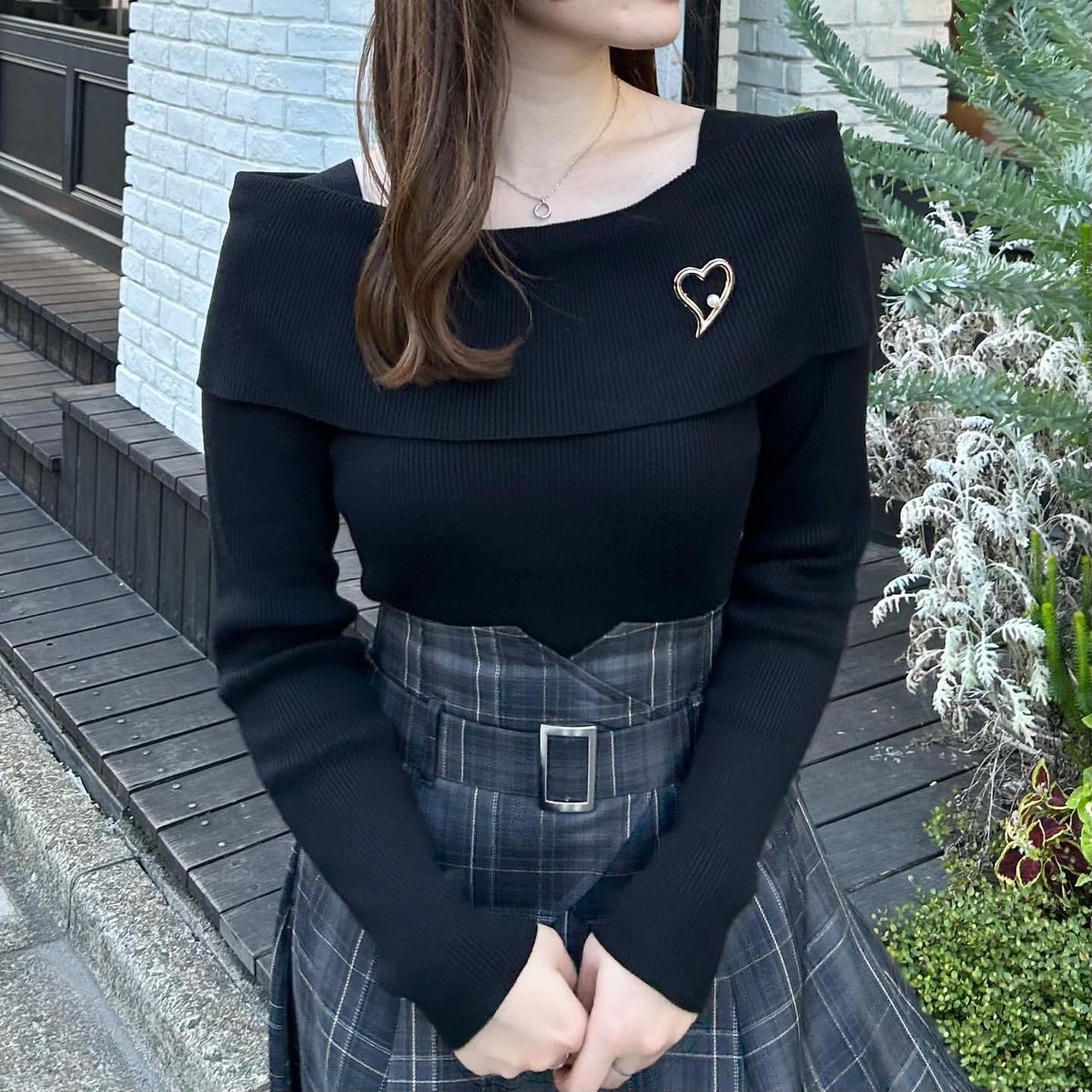 INGNI_STORE's tweet photo. 9/15(Fri)19:00～予約スタート🩰

▫ブローチ付オフショルニット
￥3,960(税込)

明日19時から予約販売開始の新作を先見せ♡

昨日のインスタライブでも注目度高め！
ハートのブローチが大人かわいいオフショルニット。

https://t.co/IQtWAv5kcq

#イング #INGNI https://t.co/uLOS1zGPYe