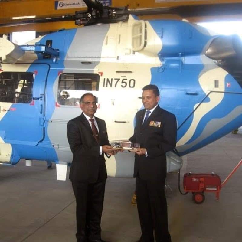 އިންޑިޔާއިން ހެލިކޮޕްޓަރ ގެނައިމީހާ އަކީ ކާކުތޯ؟ 
ހެލިކޮޕްޓަރ ރާއްޖެއަށް ގެނެސް އެއާއި ހަވާލުވީ ކާނަލް ނާޒިމް!