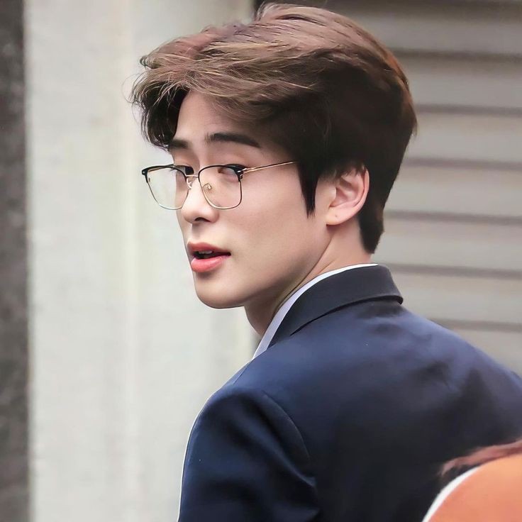 mintsobangcha's tweet photo. #jaeren au, kung saan ang assistant na si wren (rj) ay isang strong believer na isa syang straight man. not until he met josiah (jh), the nerd and may golden retriever energy ng accounting department. https://t.co/kg4eFIKz8z
