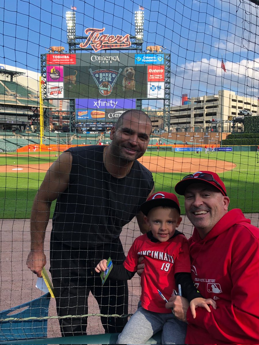 KyleRase's tweet photo. Thank you for making my son's day Joey.  You are the best! @JoeyVotto @Reds https://t.co/3SK5bmiuCO